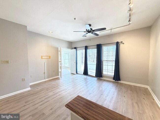 Building Photo - Beautiful 2bd 1bth private patio-level condo in New Town with a peaceful wooded view!