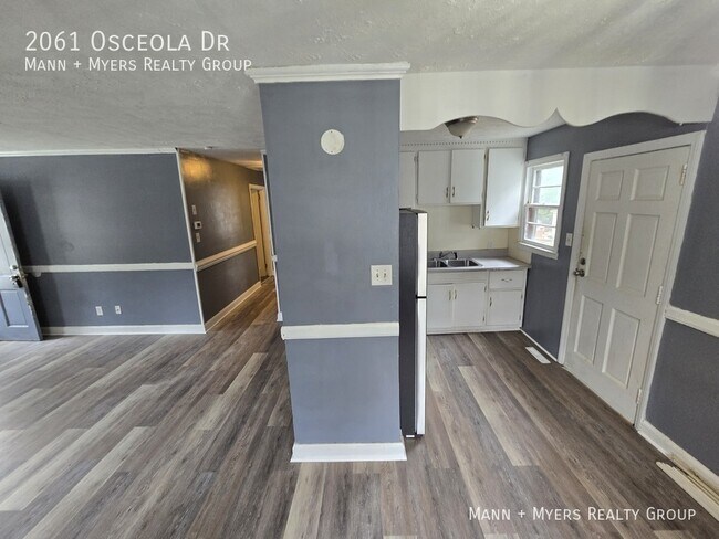 Building Photo - 2061 Osceola Dr