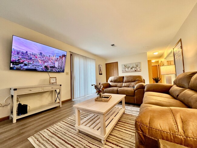 Building Photo - Lovely remodeled 2 bedroom in Middletown, ...