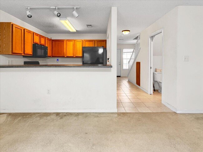 Building Photo - 994 Scenic Oak Ln