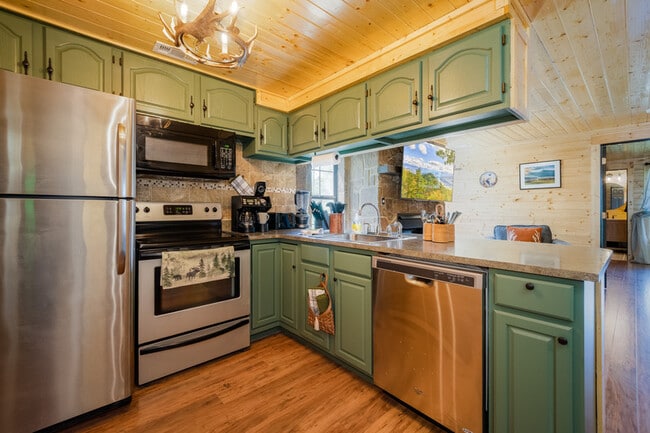 Building Photo - 4249 Dollys Dr