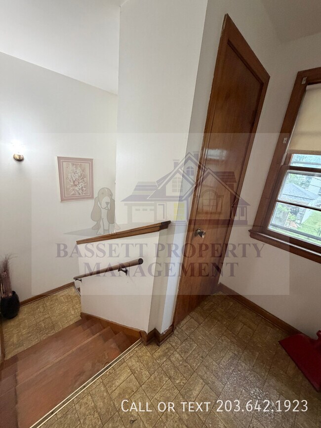 Building Photo - 33 Beacon St