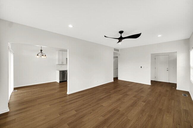 Building Photo - 2325 Summerlin Dr