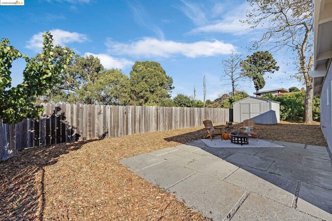Building Photo - 2559 Rebecca Dr