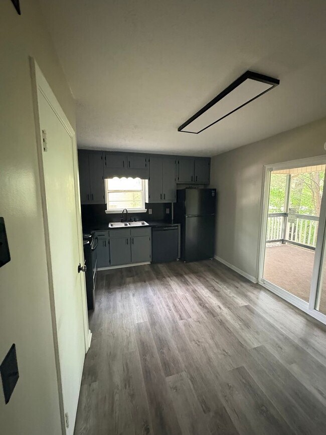 Building Photo - 2 Bedroom Townhome in Flowery Branch!