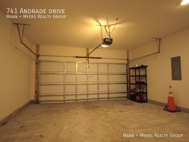 Building Photo - 741 Andrade Dr