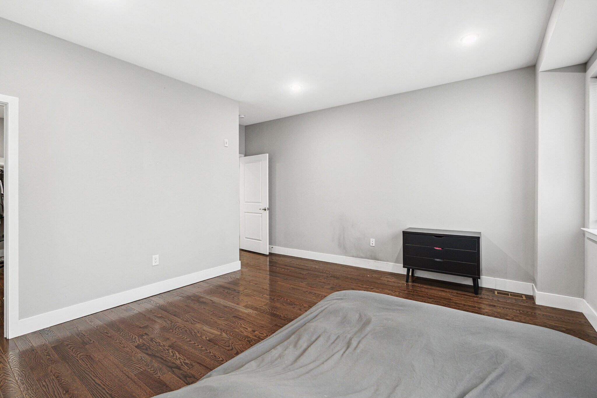 Building Photo - 912 N 16th St