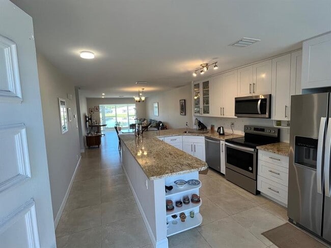 Building Photo - 8777 Warwick Dr