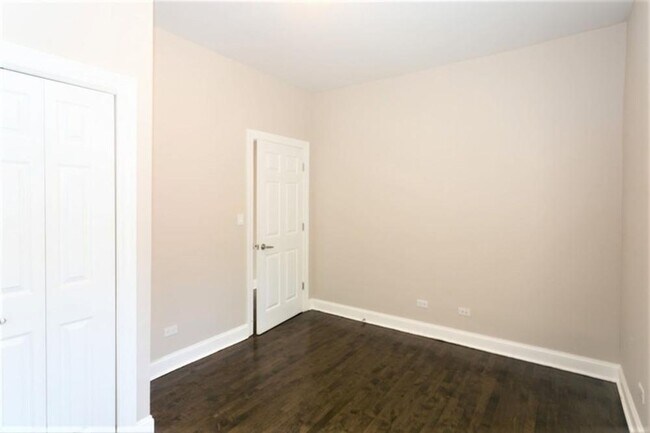 Building Photo - 2 bedroom in Chicago IL 60625