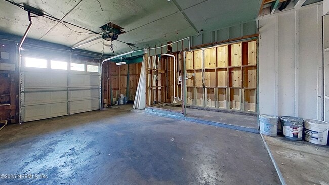 Building Photo - 2131 Goltare Dr