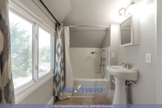 Building Photo - 2450 S 900 E