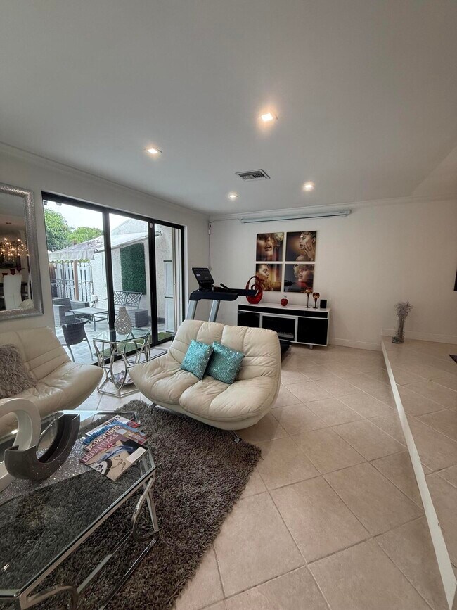 Building Photo - 12394 Westhampton Cir
