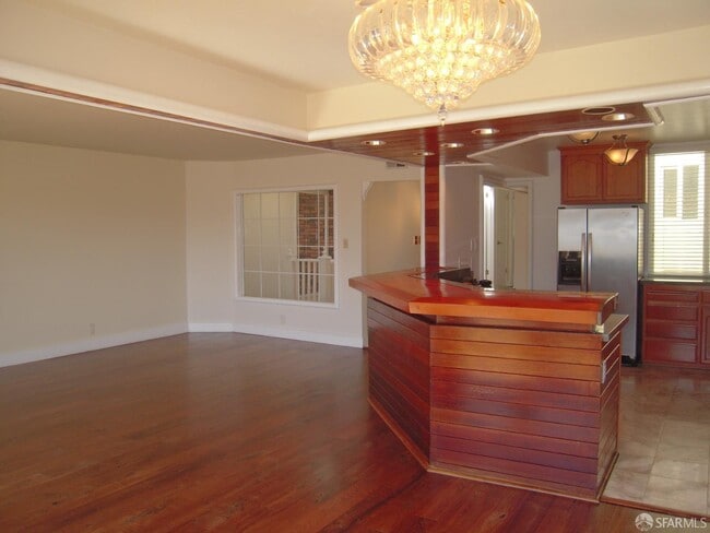 Building Photo - 168 Museum Way