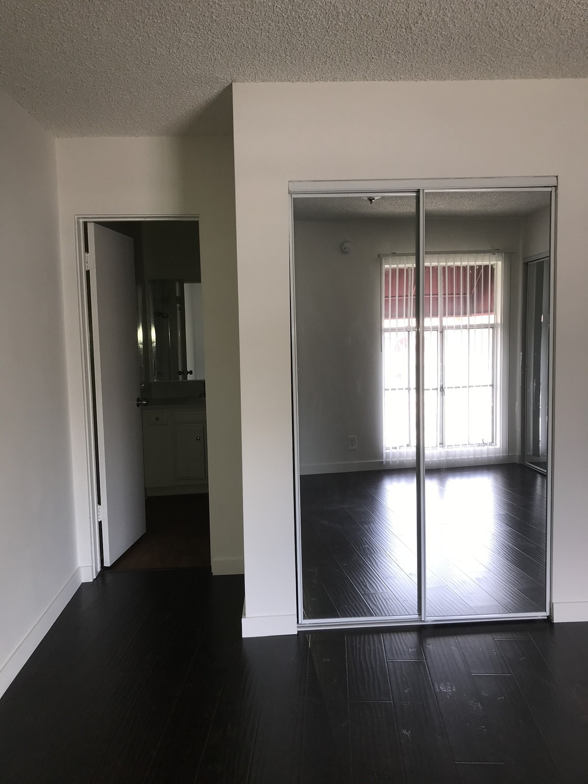 Building Photo - 20880 Ventura Blvd