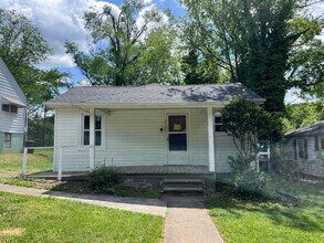 Building Photo - One Level House With Back Deck off Campbell Avenue