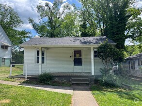 Building Photo - Cute One Level House With Back Deck