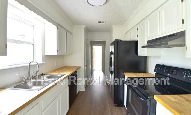 Building Photo - 7114 E 98th St