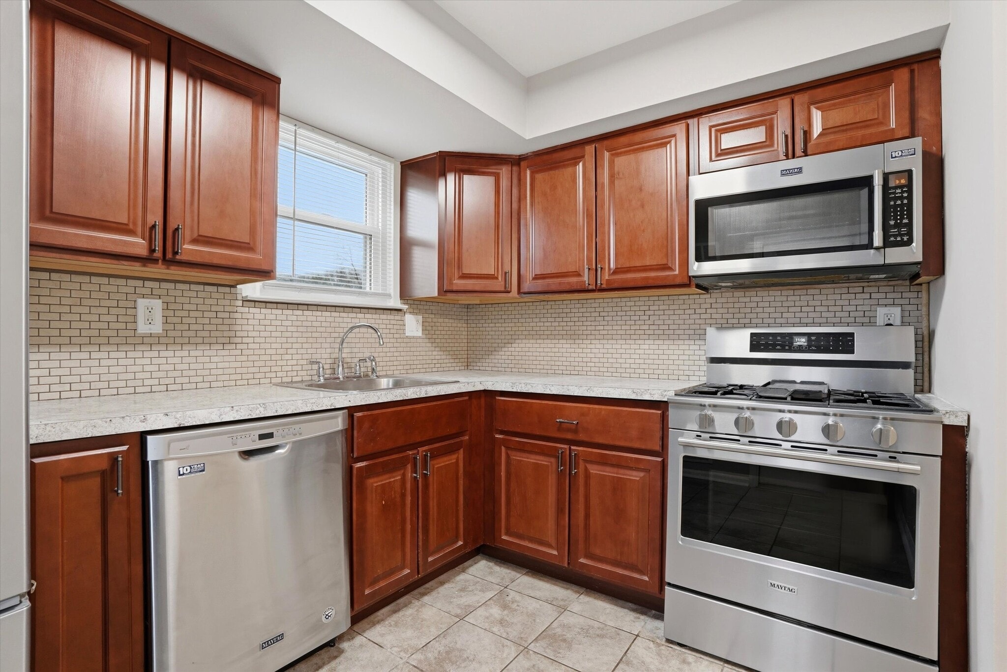 Building Photo - 4546 Rosemarie Dr