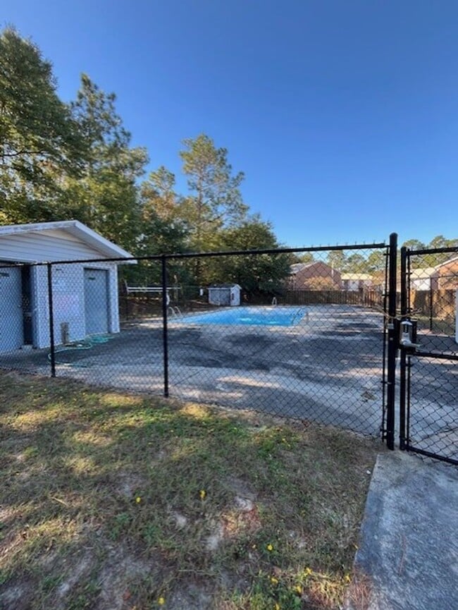 Building Photo - 2548 Flint Dr