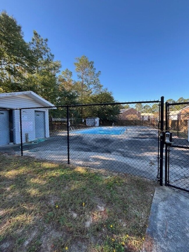 Building Photo - F2548