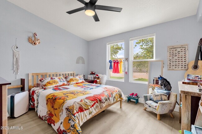 Building Photo - 851 W Quail Cir