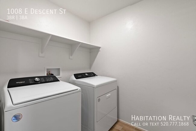 Building Photo - 1008 E Descent St