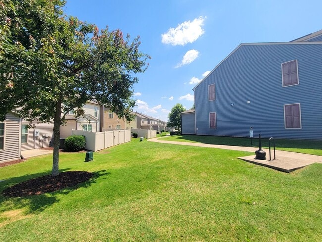 Building Photo - 104 Brier Crossings Loop