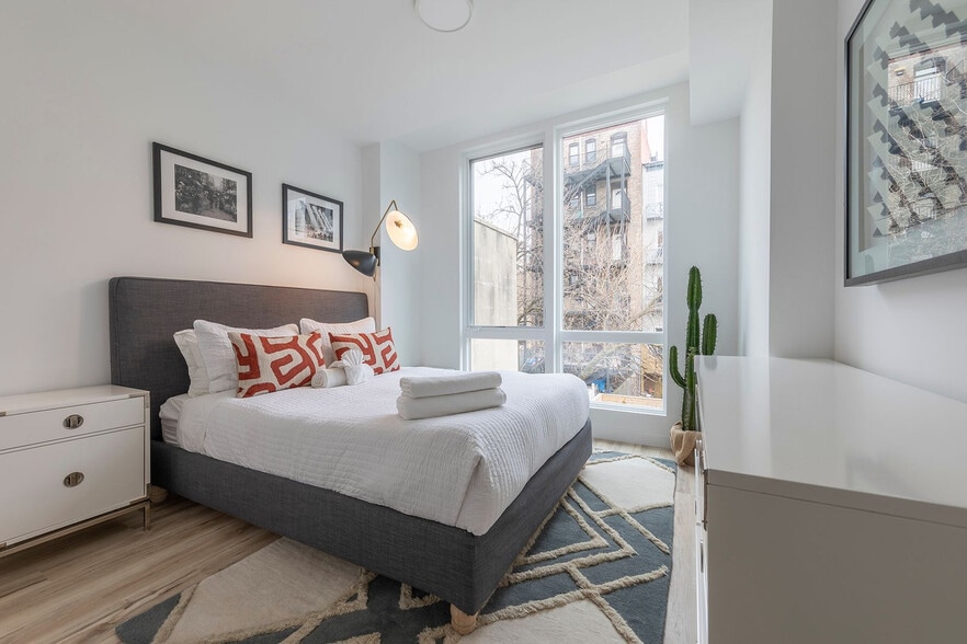 Building Photo - 300 Marshall Dr