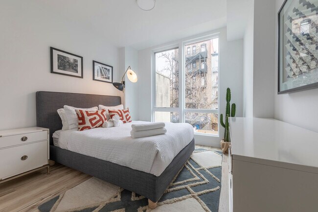 Building Photo - 300 Marshall Dr