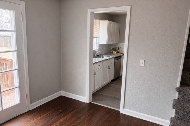 Building Photo - Cute Three Bedroom Home