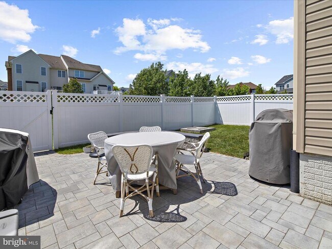 Building Photo - 8512 Pine Springs Dr