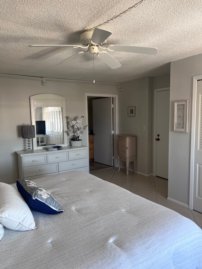 Building Photo - 255 Dolphin Point