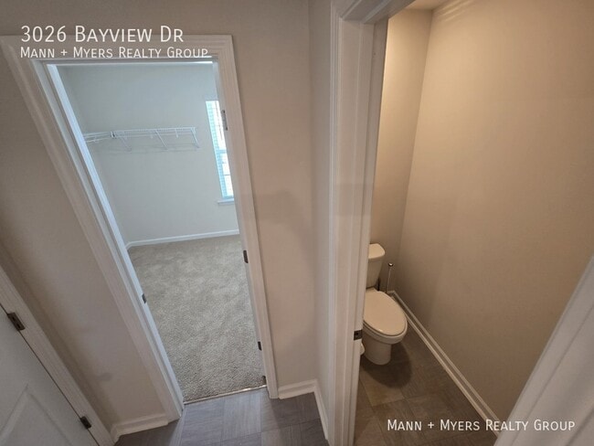 Building Photo - 3026 Bayview Dr