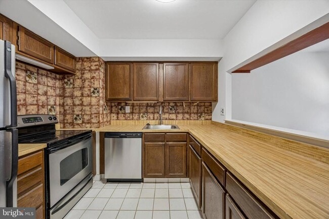 Building Photo - 517 S Randolph Ct