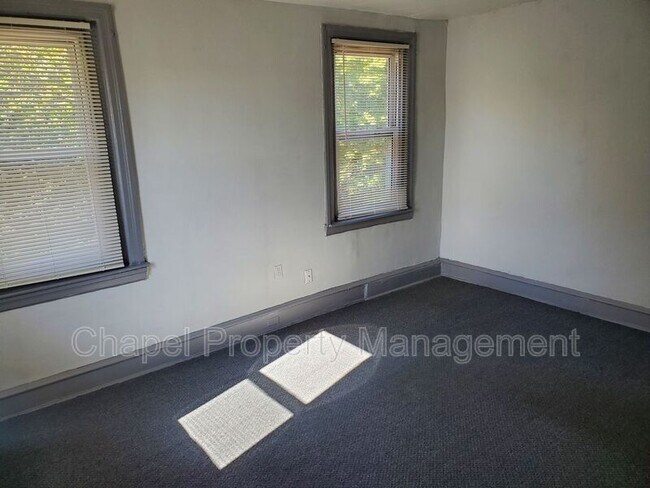 Building Photo - 6000 N 19th St