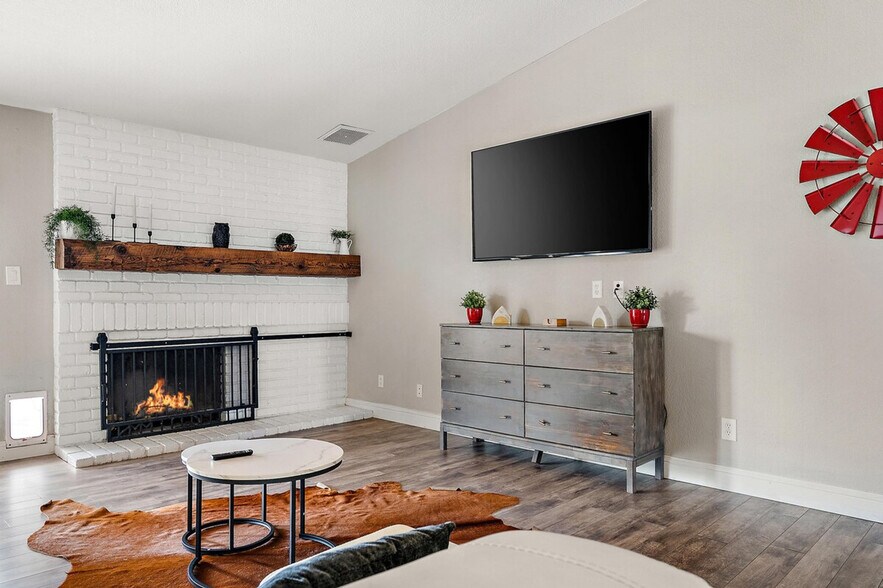 Building Photo - 4332 E Cherokee St