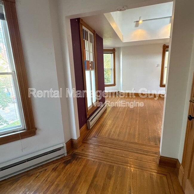 Building Photo - 2647 Girard Ave S