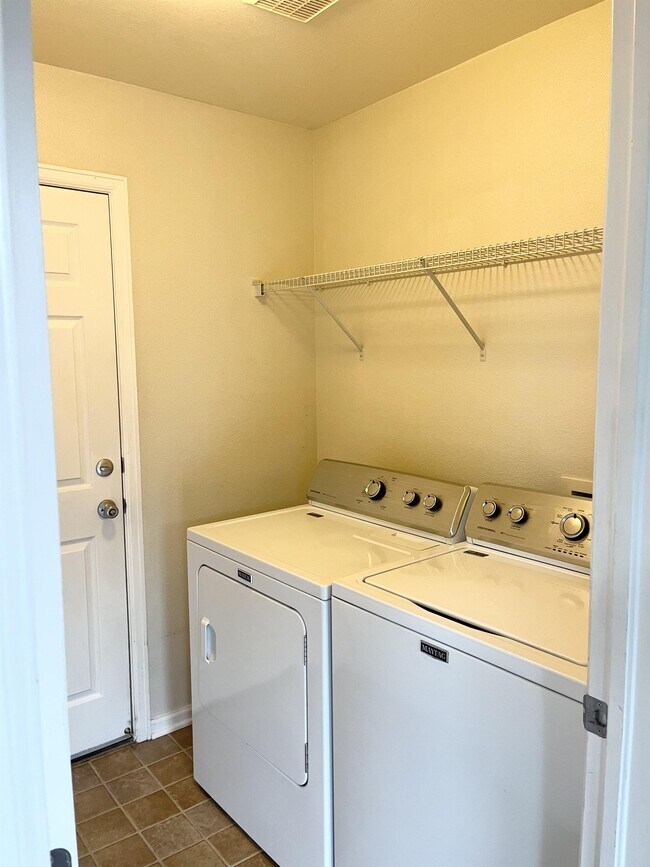 Building Photo - 1327 Graham Cir