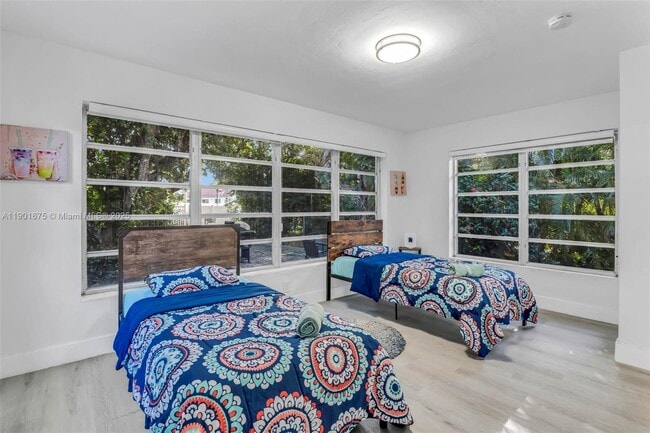 Building Photo - 230 NE 2nd Pl