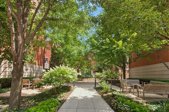Building Photo - 453 N Clinton St