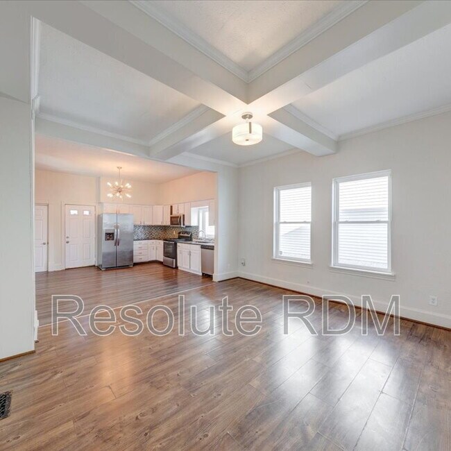 Building Photo - 1154 Villa Ave