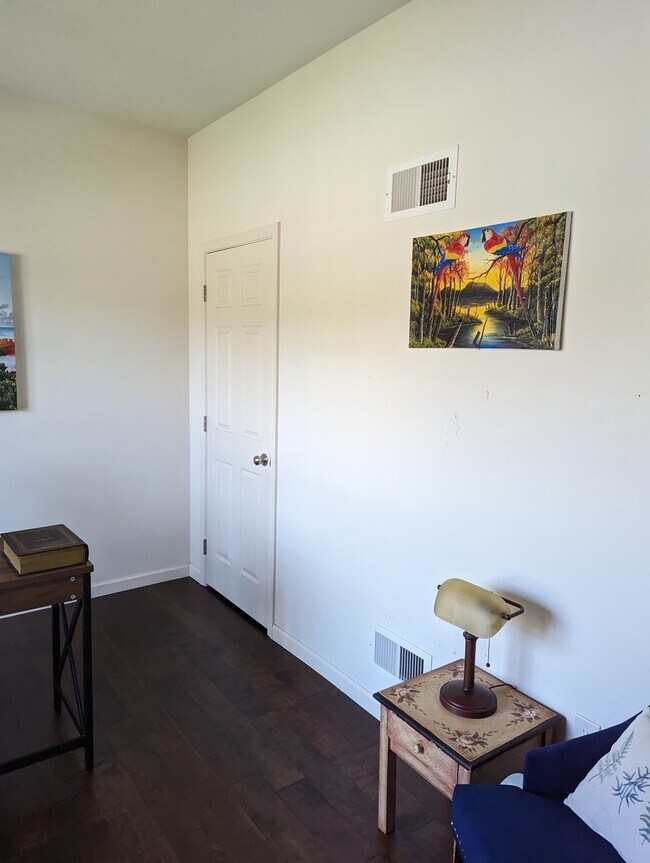 Building Photo - 5 Auction Dr