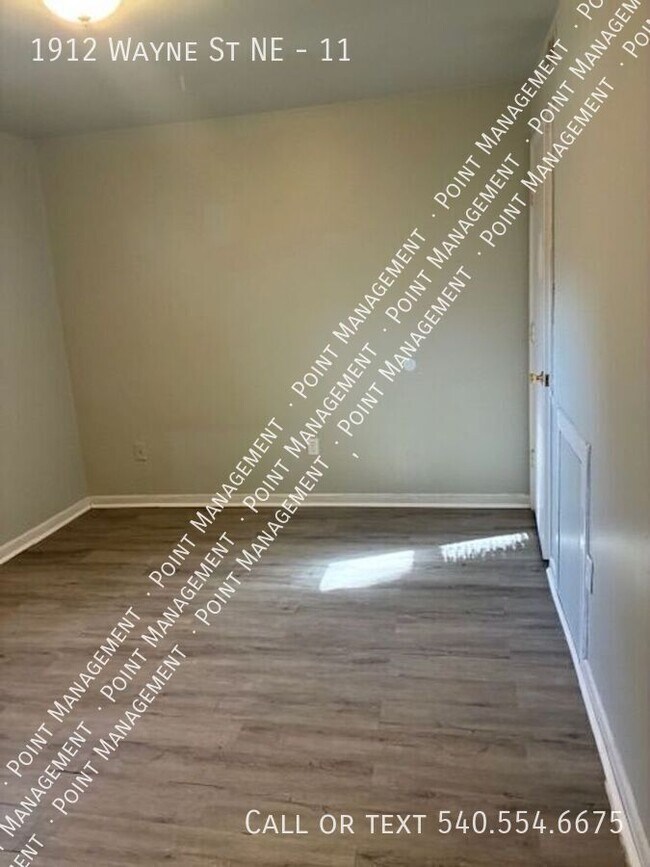 Building Photo - 1912 Wayne St NE