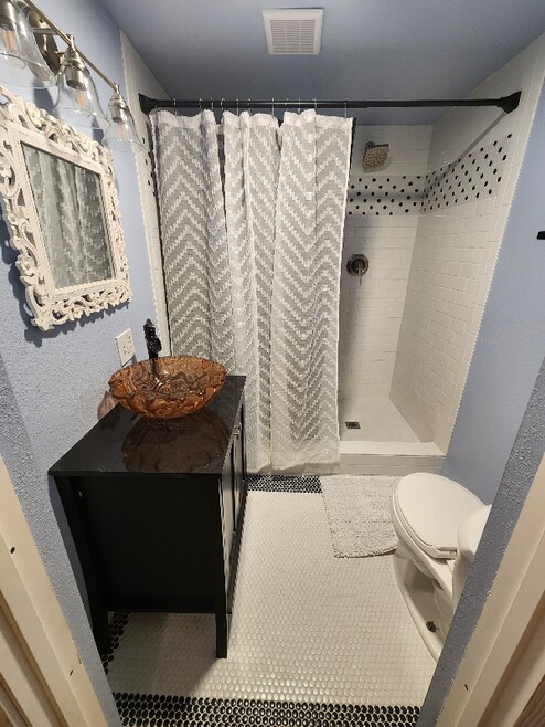 Building Photo - 710 Catskill St