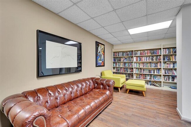 Building Photo - 2841 N Ocean Blvd