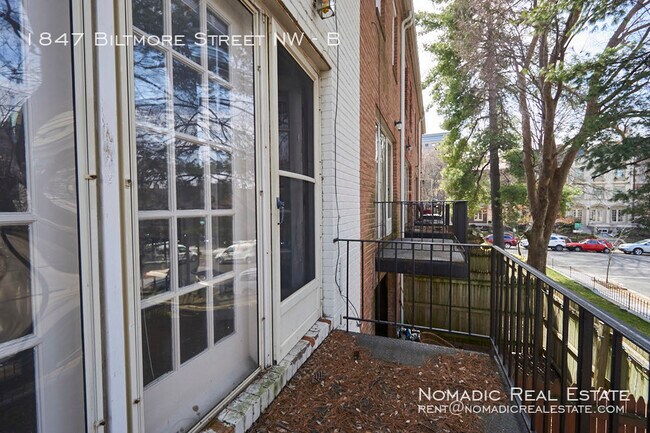 Building Photo - 1847 Biltmore St NW