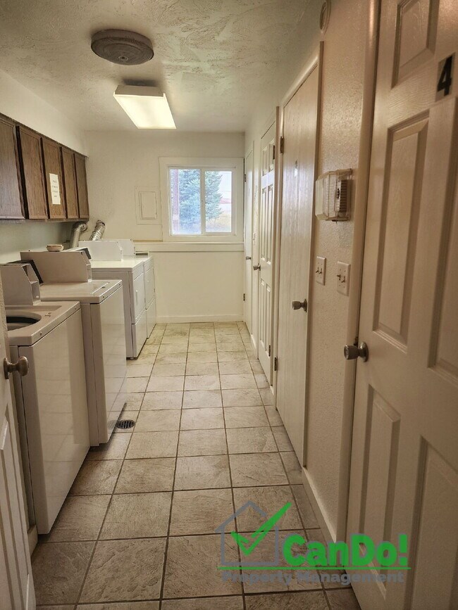 Building Photo - Newly remodeled 2 bedroom, 1 bathroom apartment in Blackfoot with Fiber Internet- Available in Oc...