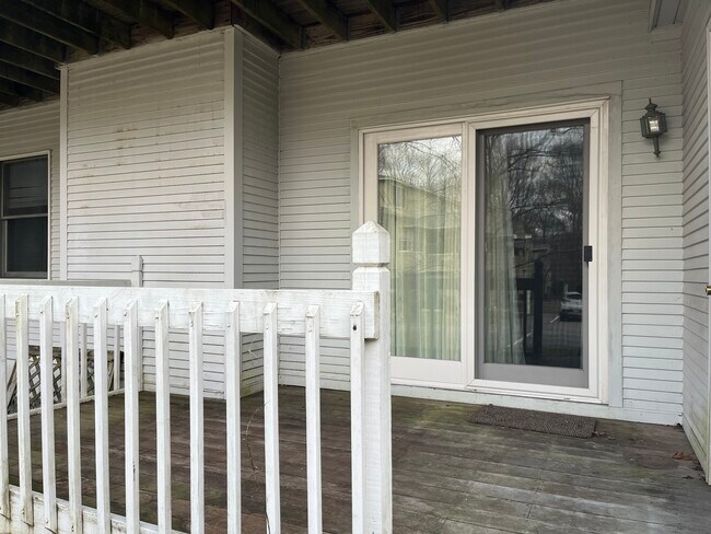 Building Photo - 102 Trellis Dr
