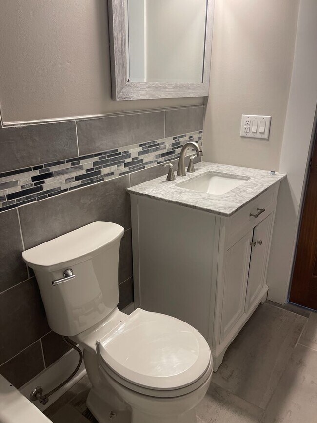 Building Photo - 31-33 E. Blake Ave.