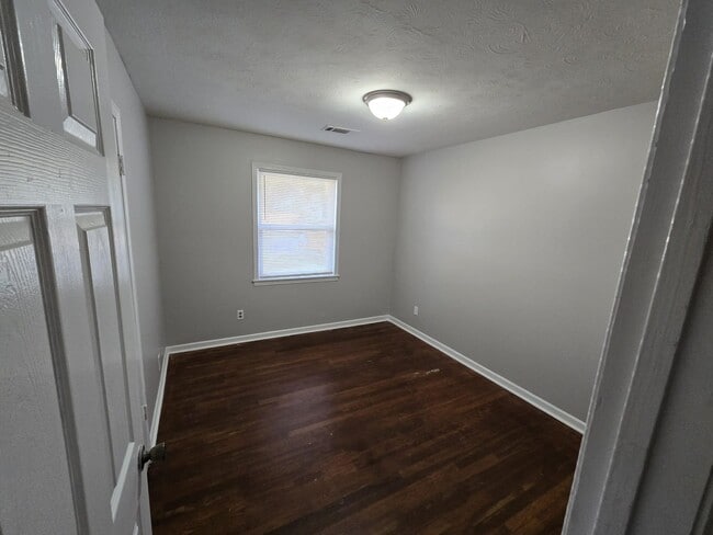 Building Photo - 3906 Hammett Dr